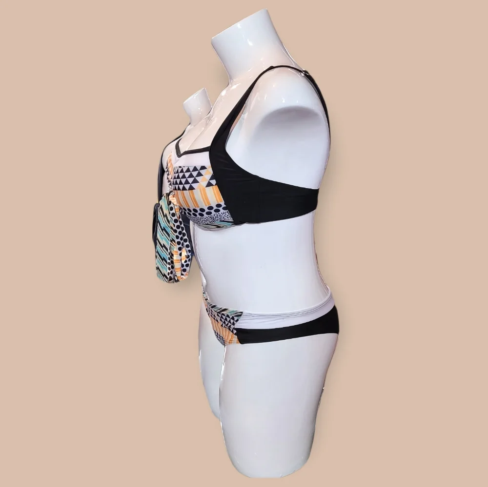 Bikini - Picture 4 of 6